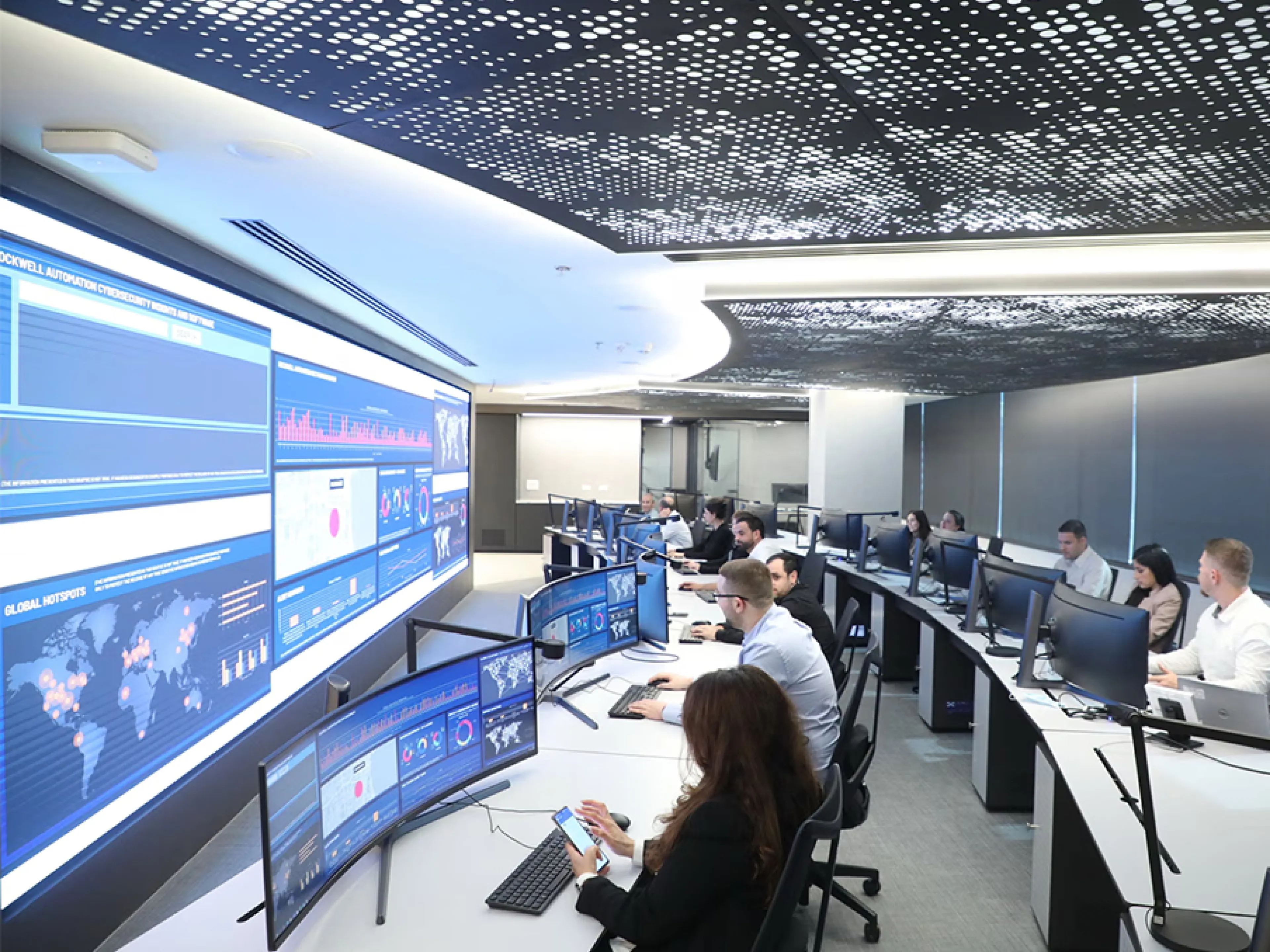 KI wird laut Studie von Rockwell Automation bereits von einigen Herstellern zur Risikobewältigung und Verstärkung der Abwehr eingesetzt, Bild: Rockwell Automation KI wird laut Cybersecurity-Studie von Rockwell Automation bereits von einigen Herstellern zur Risikobewältigung und Verstärkung der Abwehr eingesetzt